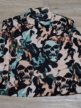 Skull Print Button-Up Shirt in Black, Tan & Teal